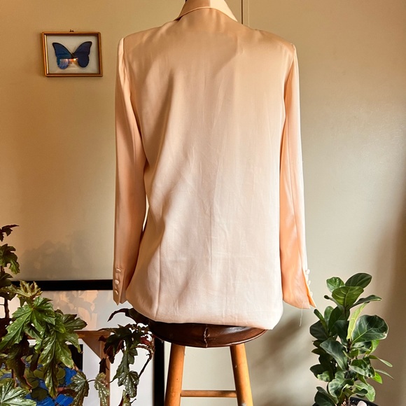 Mabel size medium, pale, pink blazer with shoulder pads - Picture 9 of 13